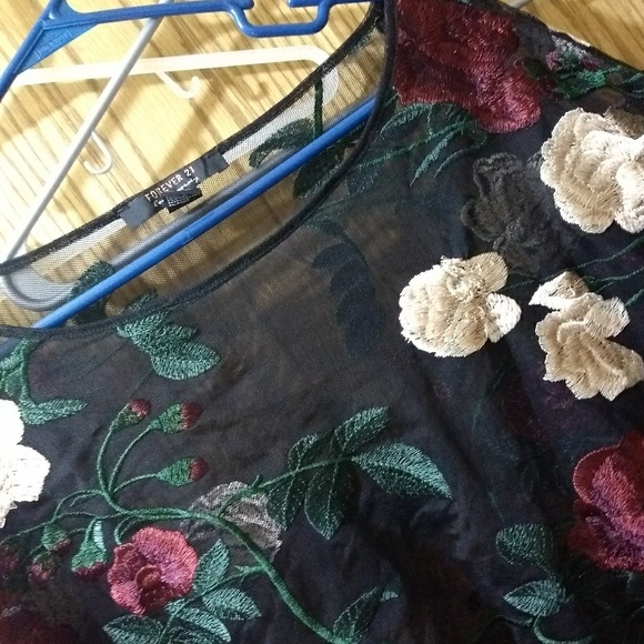 See through top - Picture 3 of 3